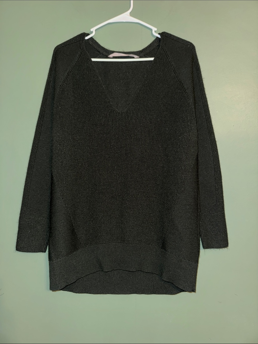Athleta Hanover Merino Wool Blend V-Neck Sweater Medium Charcoal Gray